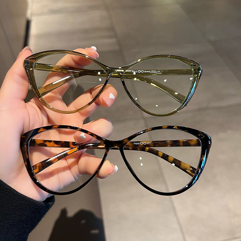 Internet Celebrity Same-style Triangle Cat’s Eye Butterfly-shaped Hot Girl Glasses Frame Can be Equipped with Might Myopia Frame Anti-blue Light Flat Glasses
