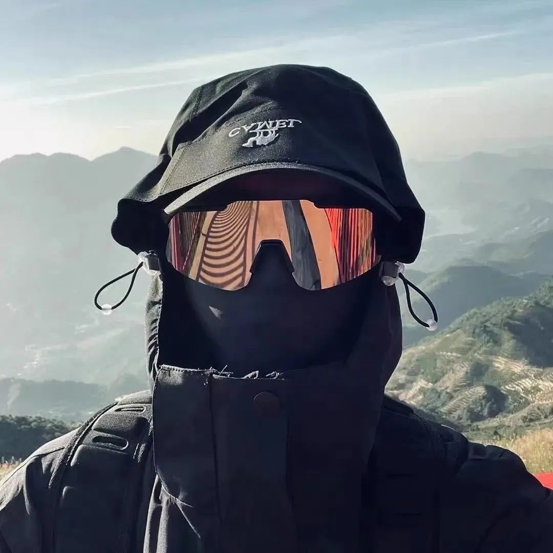 Cyberpunk large-frame outdoor sports sunglasses for men and women, suitable for skiing, hiking, wind protection, sunshade, and cycling eye protection