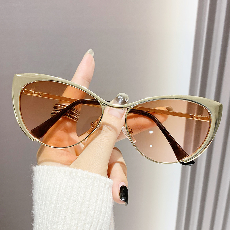 Y2K European and American Sexy Sunglasses Ultra-Light Cat Sunglasses Black Frame Female Cross-Border Plain Retro Anti-Blue Light Flat Mirror
