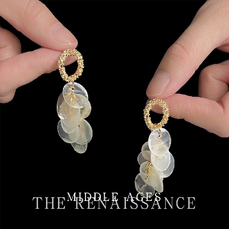 Vintage light antique French style long round shell tassel earrings with elegant temperament and design sense for women's earrings