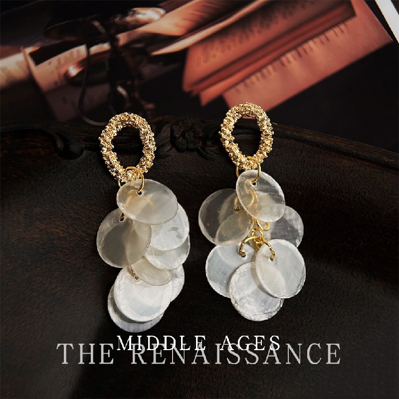 Vintage light antique French style long round shell tassel earrings with elegant temperament and design sense for women's earrings