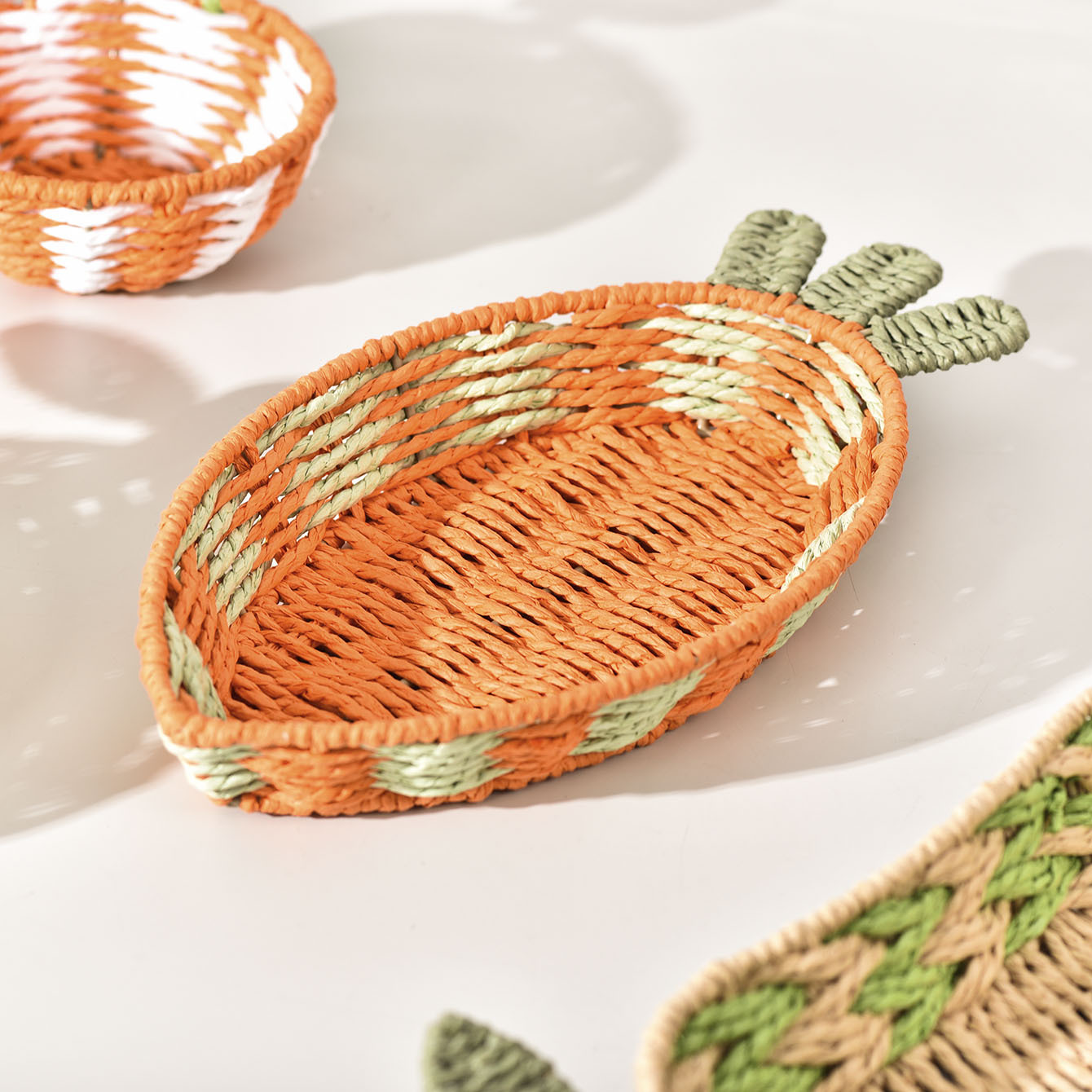Factory wholesale of paper rope woven creative fruit and vegetable shaped storage baskets, home desktop fruit-shaped miscellaneous storage plates